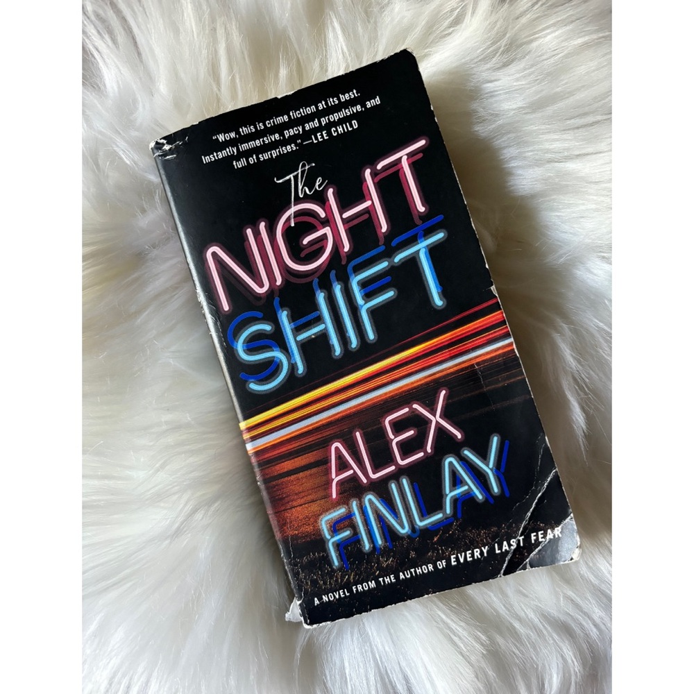 THE NIGHT SHIFT by Alex Finlay [Paperback]